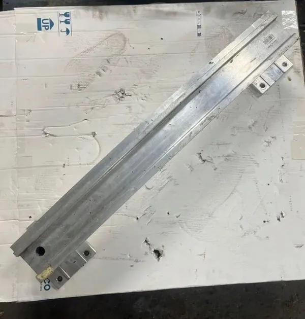 Barra de parachoques trasera OEM A1676100204 Mercedes-Benz image 2
