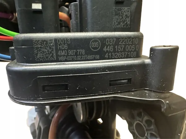 Audi A8 D5 Jousituskompressori OEM 4N0616005D image 3