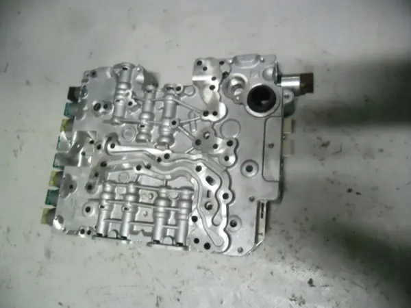 OEM 52854670AA Vaihteiston Venttiilikori 845RE 8HP image 2