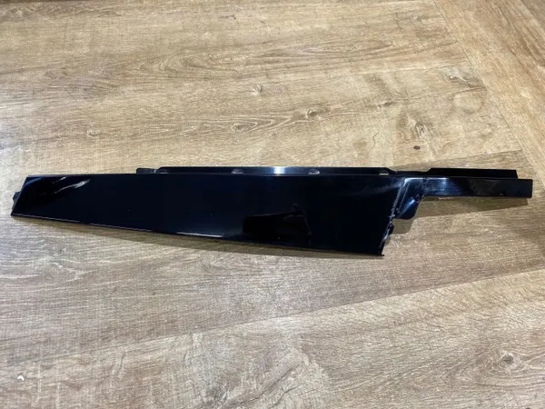 Jaguar XE fram höger dörrglaslist GX7320554AE image 2