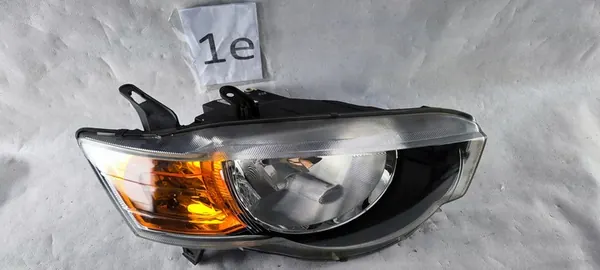 Mitsubishi Colt IV Z30 Faro Reflector Derecho 8301B180 image 4