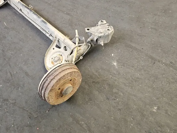 Viga do eixo traseiro OEM IMPRK1549469 Renault Modus image 5