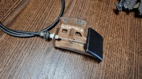 Fecho do capô OEM 65621 para Nissan Almera Tino image 4