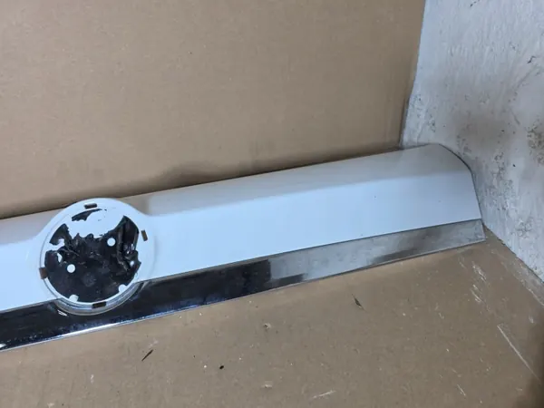 Cache caméra arrière Opel Mokka A OEM 95093299 image 3
