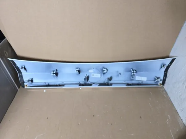 Cache caméra arrière Opel Mokka A OEM 95093299 image 4