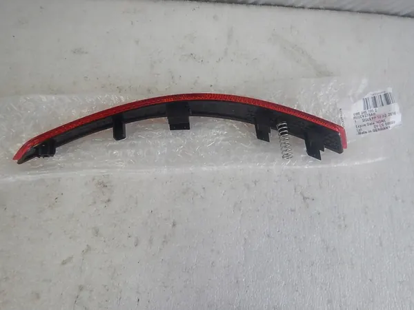 AUDI A4 B9 Vasemman Takapuskurin Heijastin 8W0945105C image 2