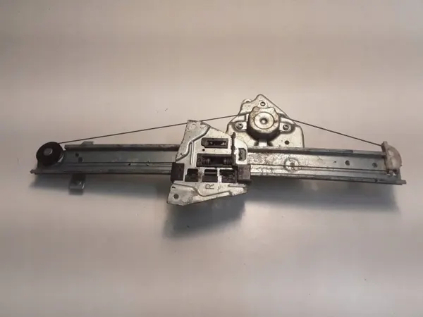 Mitsubishi Pajero handmatige raamheffer achter OEM 0620402220 image 4