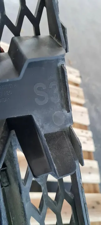 Audi A3 S3 8V 2015 Tapa de Rejilla 8V3807151A image 7