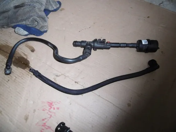 Conduit de ventilation carburant BMW X5 G05 OEM 0280142544 image 2