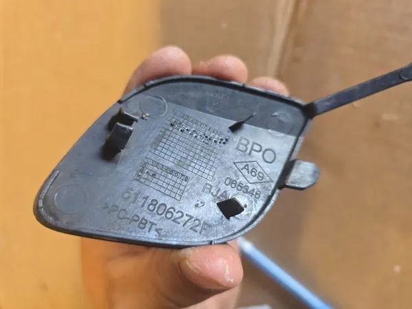 Copertura originale per gancio traino anteriore Renault Clio V image 2