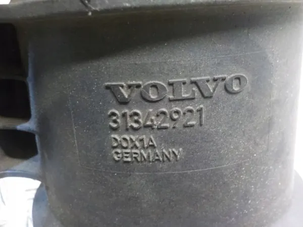 Volvo S60 II Bränslefilterhus OEM 6650473240 image 4