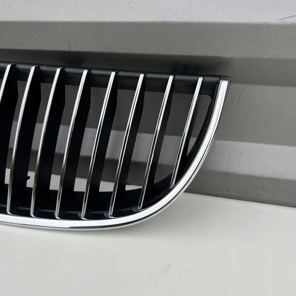 BMW 3 E90 E91 Radiator Grille 51137120009 image 3