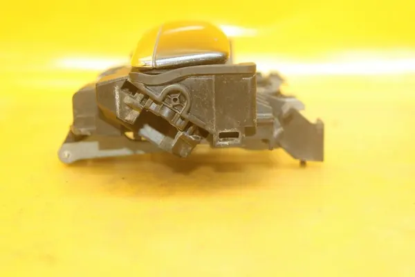 Etumainen oikea ovenkahva Audi A8 D3 image 10