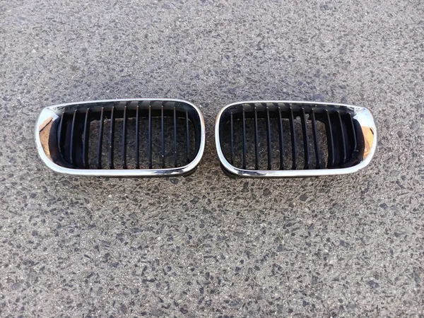 Grade de para-choque dianteiro direito BMW 3 E46 51137042962 image 2