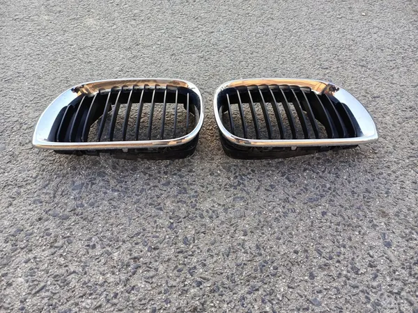 Grade de para-choque dianteiro direito BMW 3 E46 51137042962 image 4
