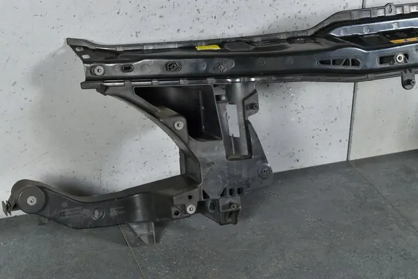 MERCEDES VITO 2 Främre Förstärkning A6398800003 OEM image 3