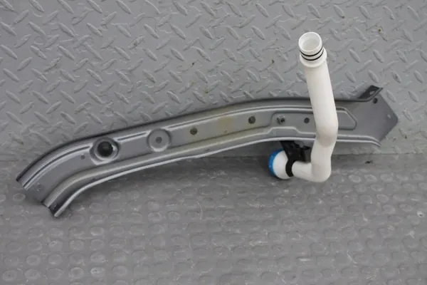 Support de buse de lave-glace droit OEM OKULARPRAWYMGHS image 4