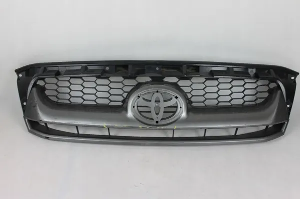 Front Bumper Grill Toyota Hilux image 10