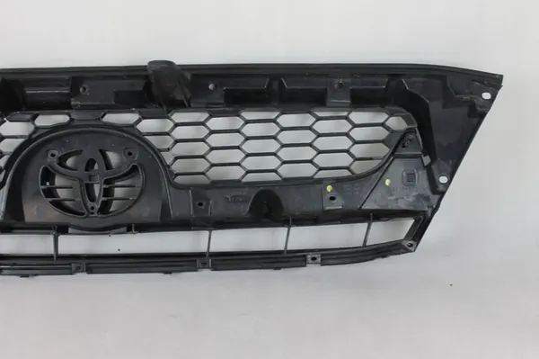 Front Bumper Grill Toyota Hilux image 8