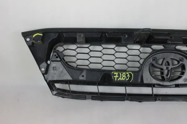 Front Bumper Grill Toyota Hilux image 9