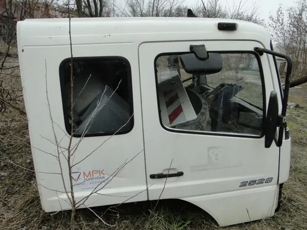Mercedes Atego Cabine OEM 1234 - Gebruikte staat image 4