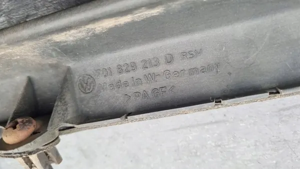 Garniture de hayon arrière VW Transporter T4 OEM 701829213D image 10