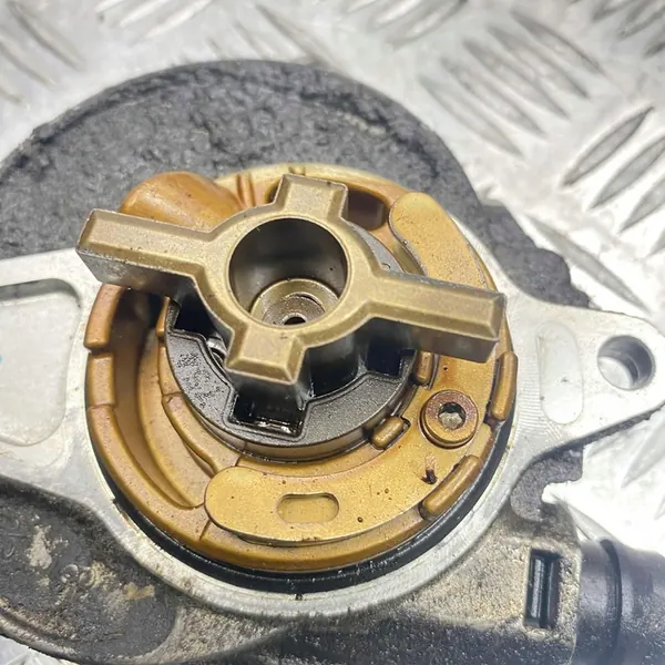 Imupumppu Volvo V70 III S80 II 3.2 B R6 243 HV OEM 6G9N2A451AG image 2