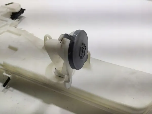 Scheibenwaschbehälter OEM 28910-4KJ0A für Nissan Navara IV image 5