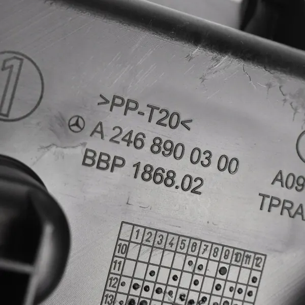 KOFFERINSERT TREKHAAK DRIEHOEK A2468900300 MERCEDES GLA image 4