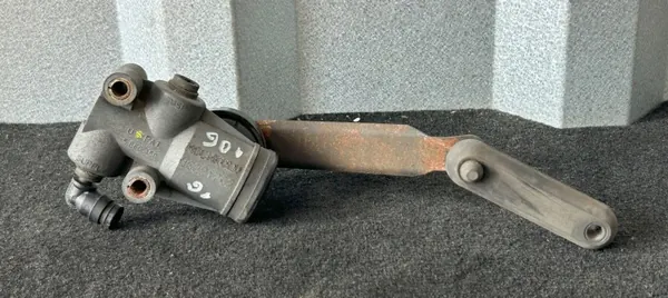 Válvula de nivelación DAF OE 1931033 - Usada image 2