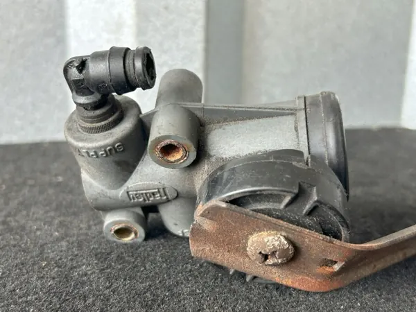 Válvula de nivelación DAF OE 1931033 - Usada image 3