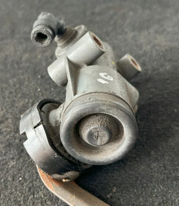 Válvula de nivelación DAF OE 1931033 - Usada image 5