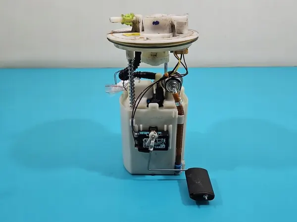 Bomba de Combustível Hyundai I20 I 08-14 1.4 16V OEM 31110-1J000 image 3