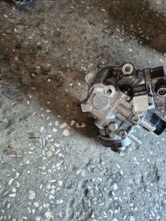 Pompe d'injection BMW N57 3.0D OEM 7823463 image 3