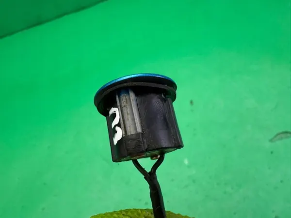 Botón de maletero Mazda 3 II BL OEM - Pieza usada image 3