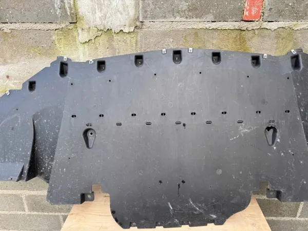 Placa de proteção FORD JR3B6A975DE OEM sob pára-choques image 3