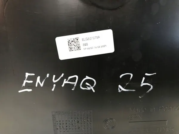 Skoda Enyaq IV 2025 Cobertura estofamento porta-malas OEM 5L6867975A image 5