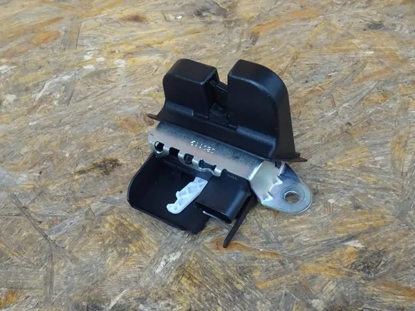 AUDI A1 82A GB Baklucka Lås 2G6827505B image 6