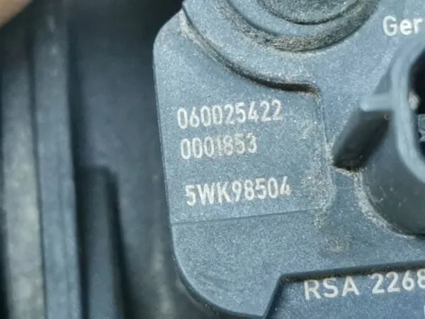 Débitmètre d'air Renault OE 165765213R image 7