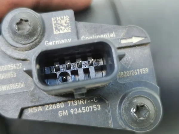 Débitmètre d'air Renault OE 165765213R image 8