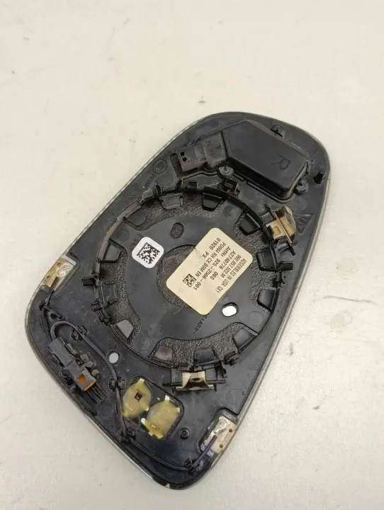 Porsche 911 992 Peilinlisäosa OEM 992857522M Oikea Puoli image 3