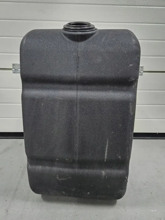 Volvo AdBlue-säiliö OEM 24047273 - Käytetty image 4