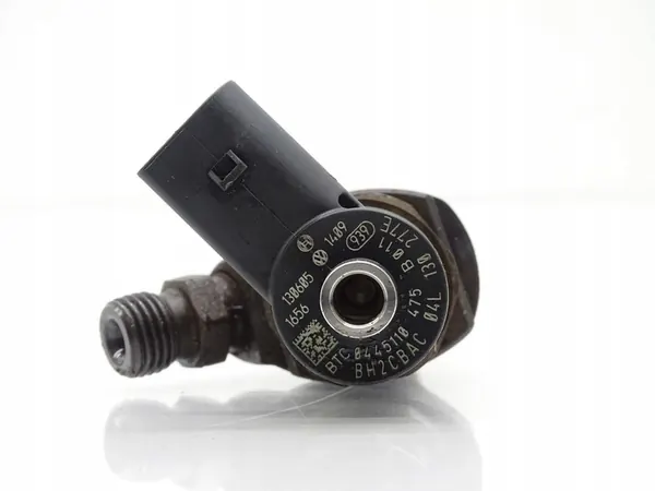 Iniettore carburante Audi A3 8V VW Golf VII 2.0 TDI 04L130277E image 4