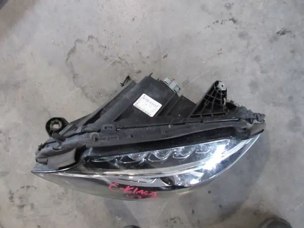 Linker koplamp Mercedes-Benz C W205 A2059067503 image 4