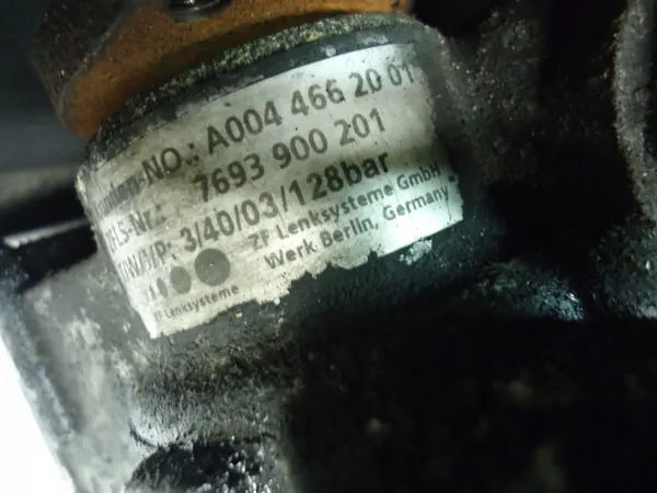 Bomba de dirección Mercedes W211 3.2CDI A0044662001 image 4