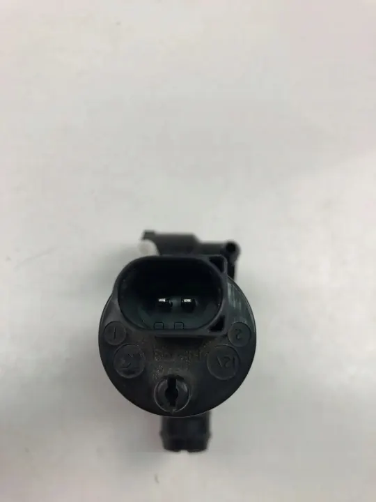 Pompe lave-glace avant OEM 1049619001 Volvo V70 III image 3