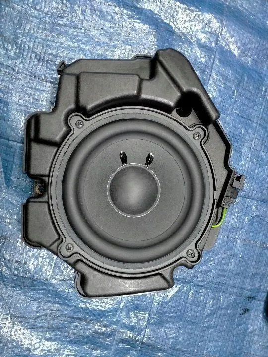 Audi A8 D4 Linke Hintertürlautsprecher OEM 310126173915 image 2