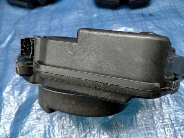 Audi A8 D4 Linke Hintertürlautsprecher OEM 310126173915 image 4