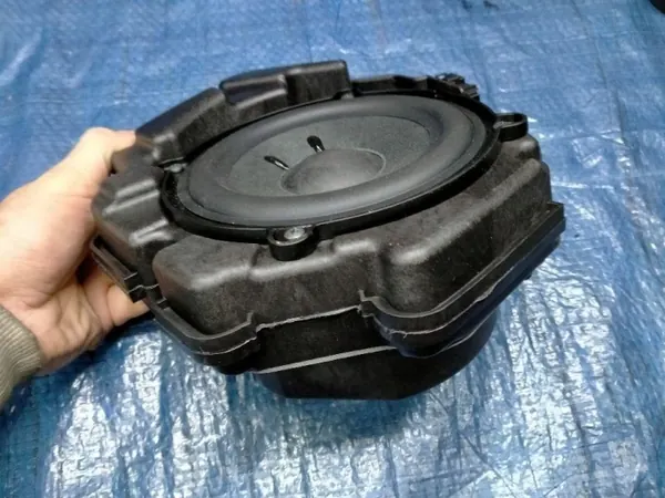 Audi A8 D4 Linke Hintertürlautsprecher OEM 310126173915 image 5