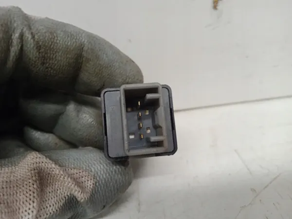 Hyundai Stop-valosensori OEM 93813-3S800 Käytetty image 3